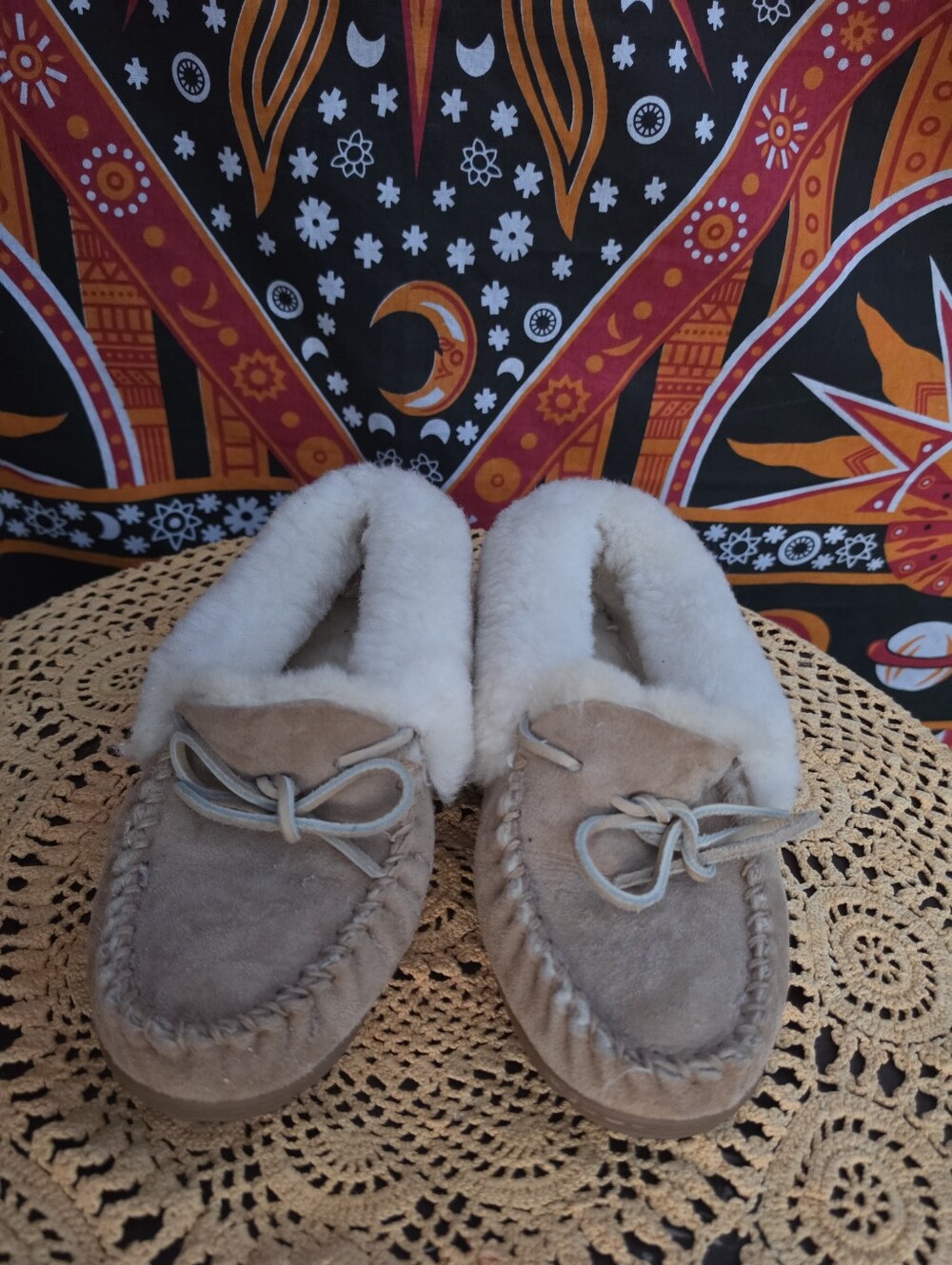 L.L.Bean Genuine Shearling Suede Moccasin Slippers Women's 7.5 Tan Cozy Winter